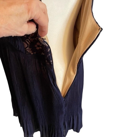 Motherhood Maternity Womens - Size M
Sleeveless Pleated Lace - Side Zipper - Picture 5 of 13